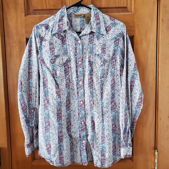 Wrangler Tops - Wrangler Women's Snap Up Floral Shirt